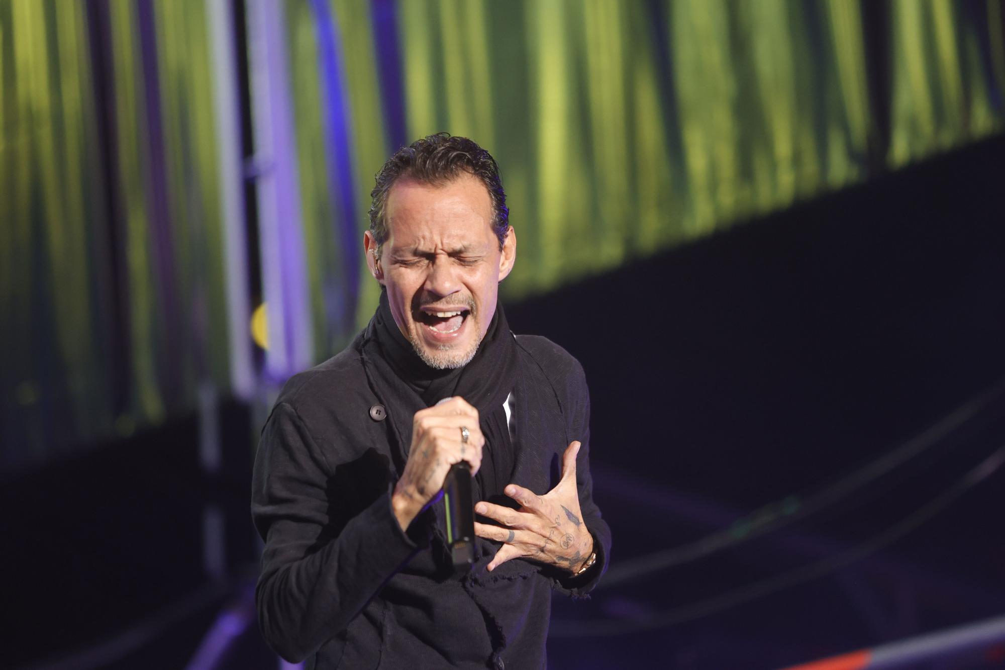 La espera "valió la pena": Marc Anthony parte caderas en Oviedo a ritmo de salsa