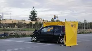 Un hombre mata a una mujer a puñaladas delante de su hija pequeña mientras conducía y sufre un accidente en Palma