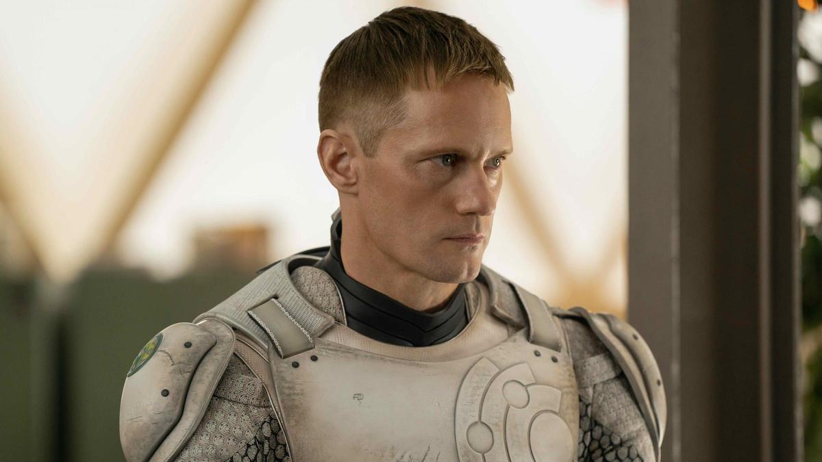 Alexander Skarsgård (Matabot) en una imagen de la serie 'Matabot'