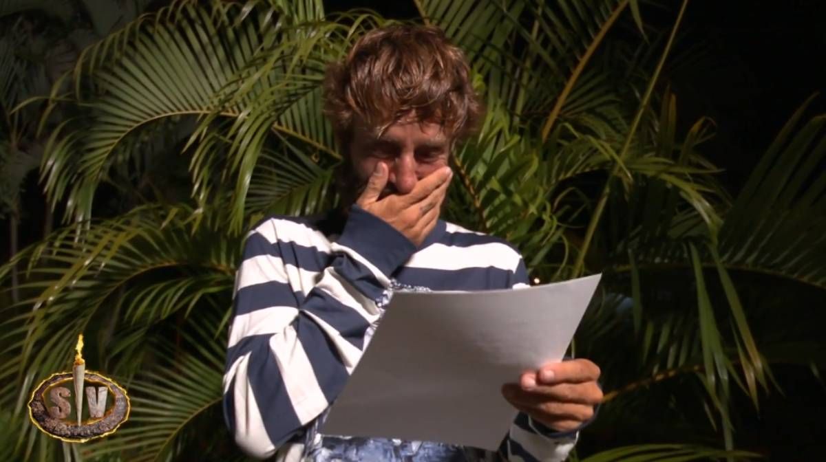 Pelayo muy emocionado tras leer la carta que escribió antes de 'Supervivientes'