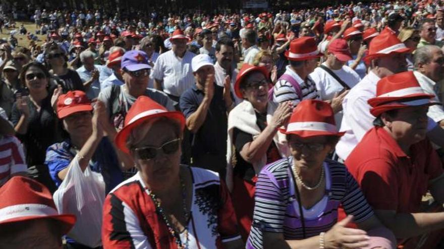 Asistentes a la pasada edición de la fiesta socialista de Rodiezmo.