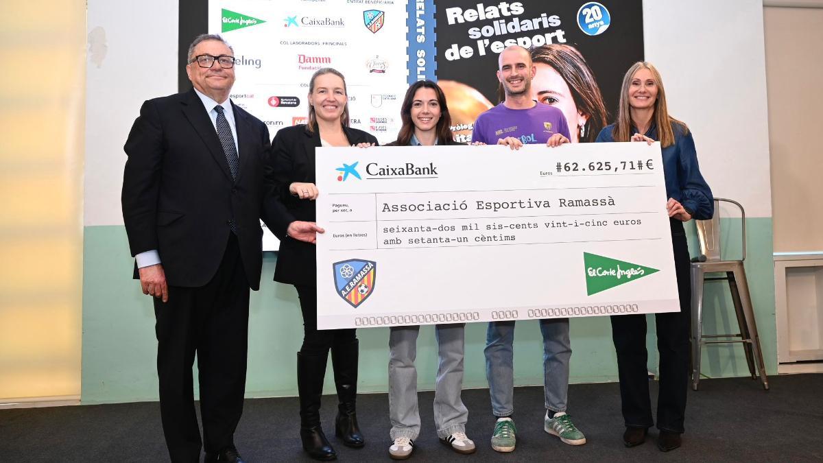 Aitana descubre la recaudación de 62.625,71€, destinados íntegramente al AE Ramassà, de los Relats Solidaris de l'Esport