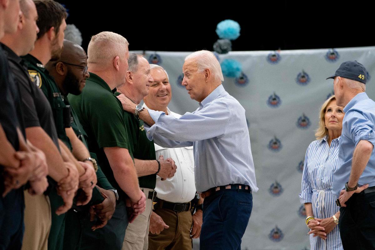 Biden visita a los afectados por el huracán Idalia en Florida