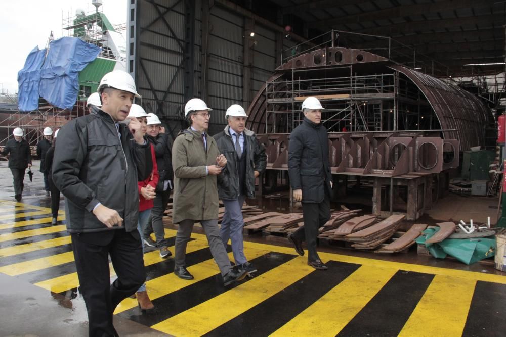 Feijóo visita el astillero Nodosa de Marín