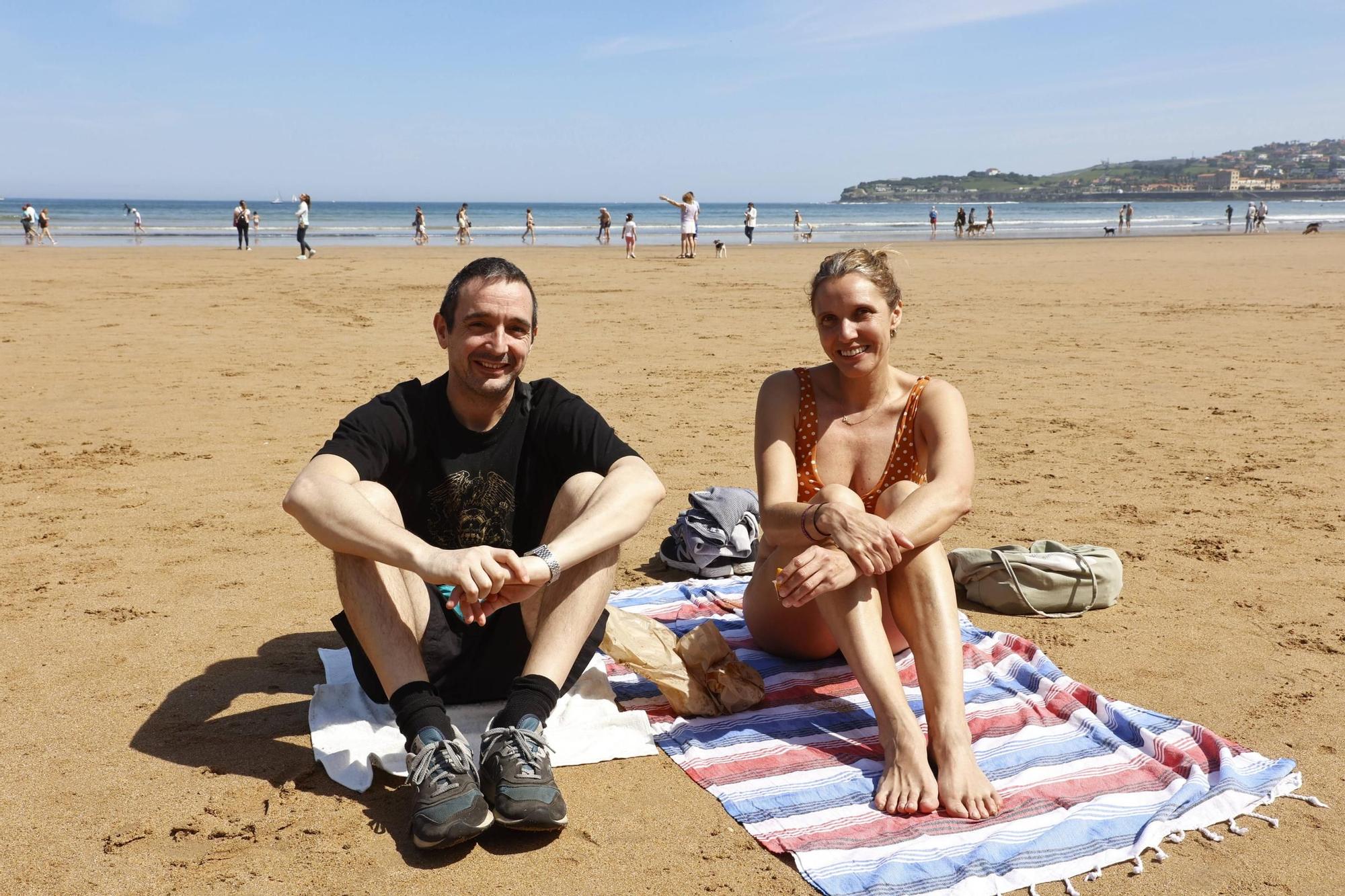 Ambiente playero en Gijón tras otra jornada de sol y calor (en imágenes)