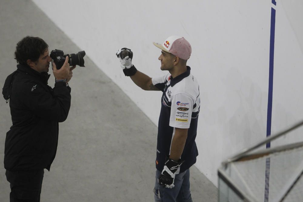 Los pilotos del Mundial, en una exhibición de pilota en Pelayo