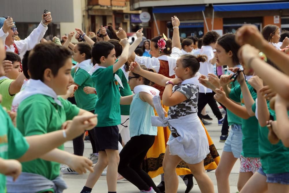 Trobada Escolar de Dansà Tradicional en Torrent.