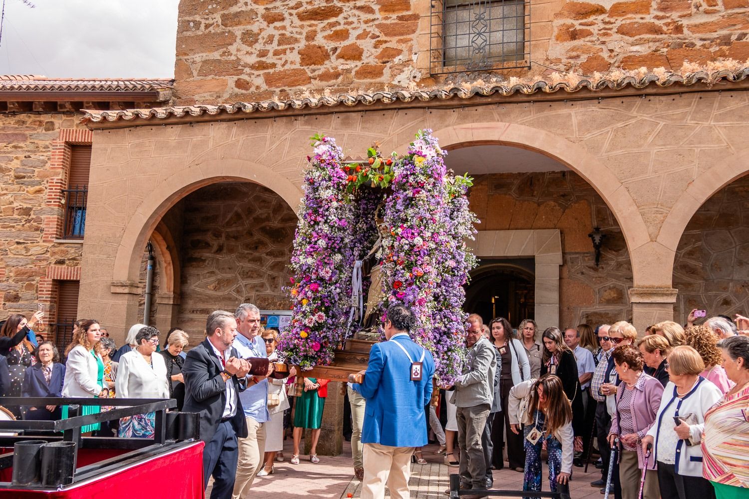 Tábara festeja la Virgen del Camrne más femenina