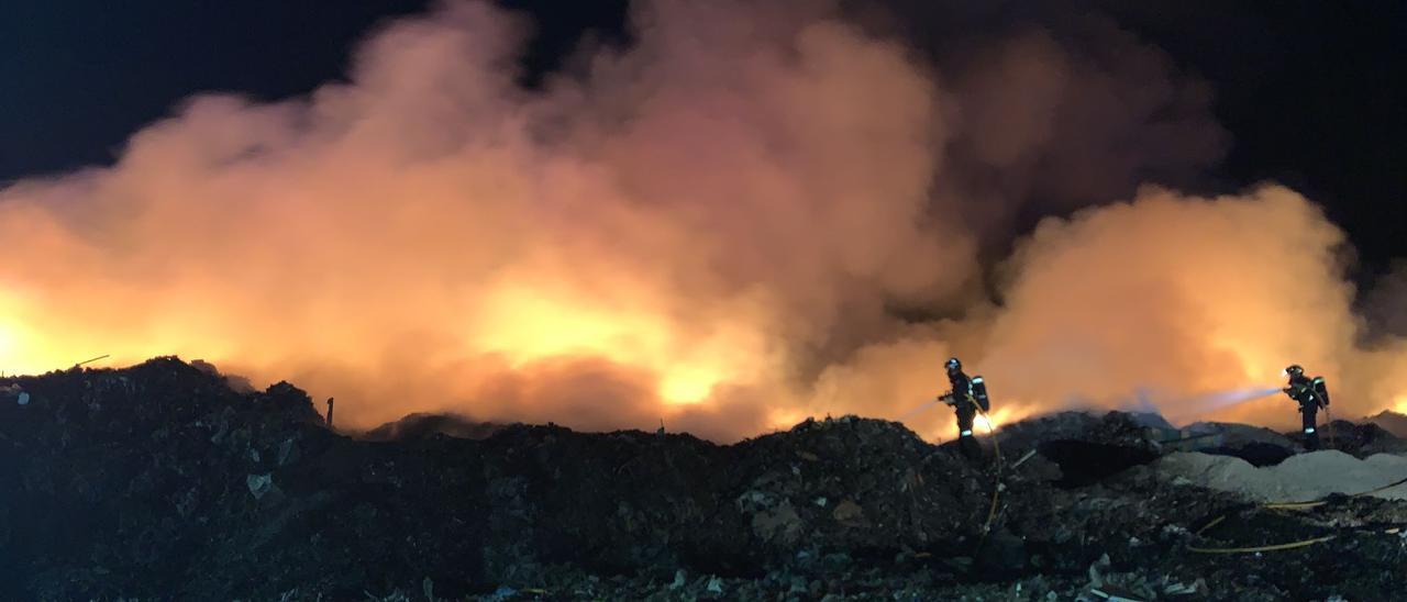 Segundo incendio en el vertedero de Ca na Putxa de Ibiza