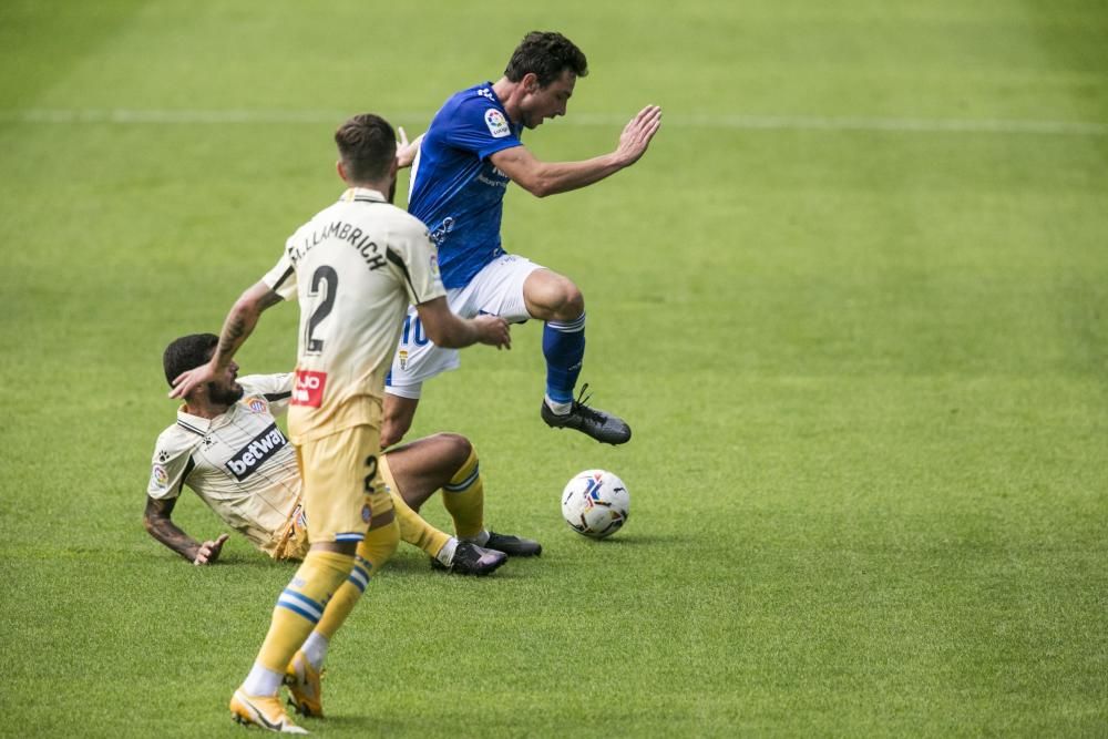 El partido entre el Real Oviedo y el Espanyol, en imágenes