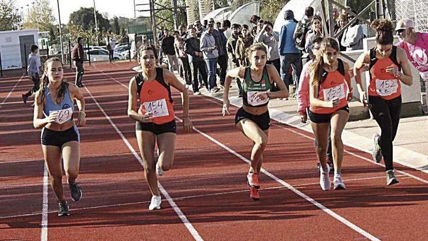 Momento de la salida de la Milla femenina de categoría absoluta.