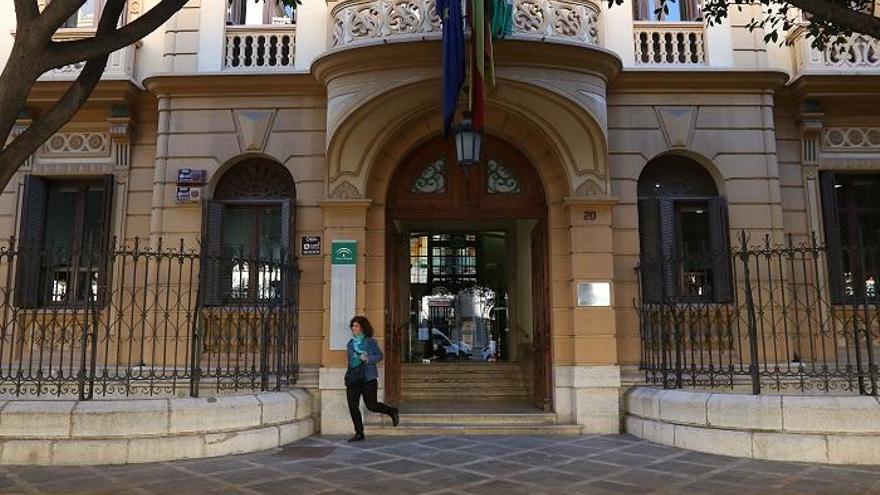 El alcalde acusa a la Junta de desinterés hacia Málaga por vender el Palacio de la Tinta