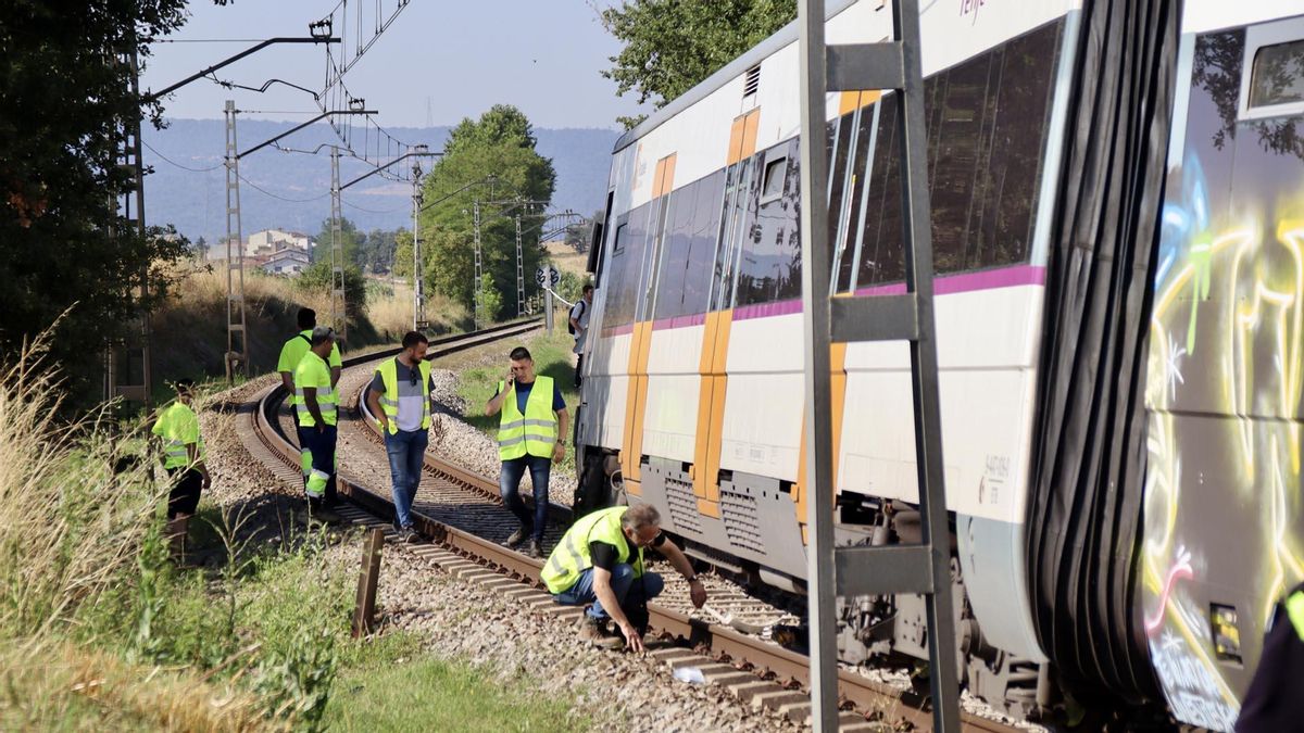Cortada la R3 por el choque de un tren con un camión al paso de vías entre Sant Miquel de Balenyà y Hostalets, sin heridos