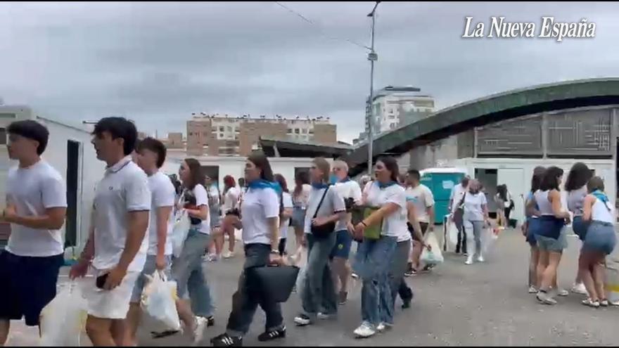 Cientos de romeros toman el prau del Carmín y comienza la fiesta en La Sobatiella