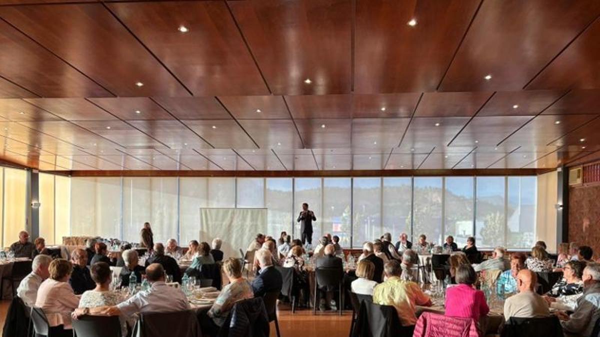 El sopar d'homenatge a les parelles que es van casar el 1976