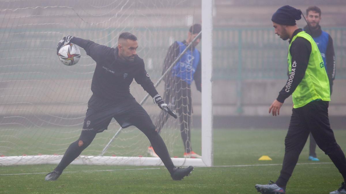 Felipe Ramos, de retorno a los entrenamientos del Córdoba CF, hoy en la  Ciudad Deportiva.