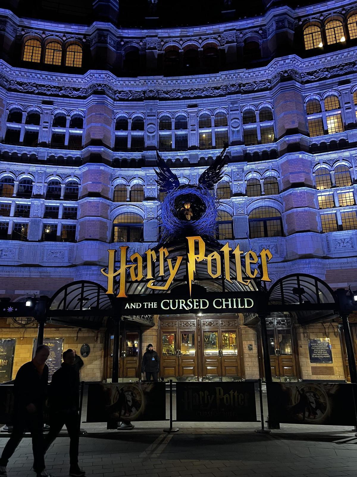 Puerta del musical Harry Potter y el niño maldito.