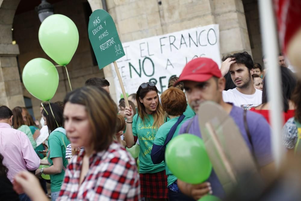 Concentración contra los recortes en las escualas infantiles de Asturias