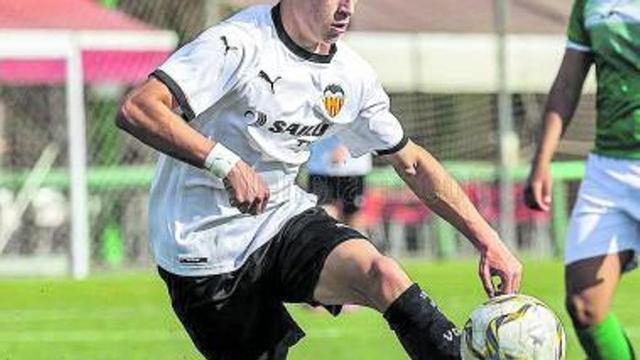 Carlos Igual durante un partido con el VCF. | LEVANTE-EMV