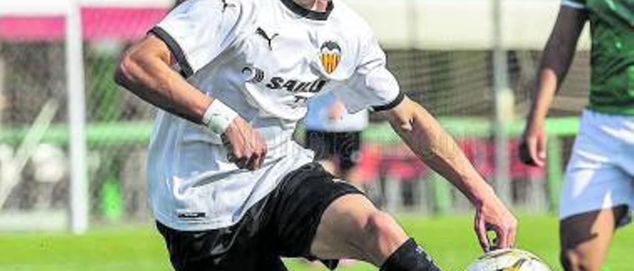 Carlos Igual durante un partido con el VCF. | LEVANTE-EMV