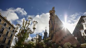 Archivo - La Virgen de la Almudena durante su procesión por las calles de Madrid con motivo del Día de la Virgen de la Almudena, patrona de Madrid, a 9 de noviembre de 2022.