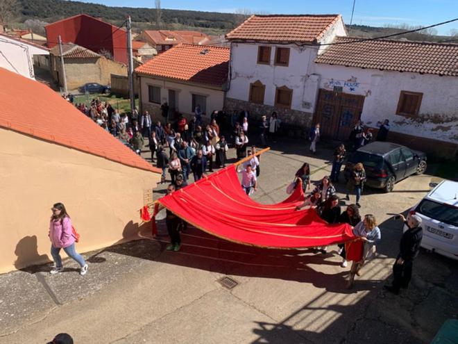 Así han vivido en Cabañas de Tera la recuperación de su pendón, tras 80 años