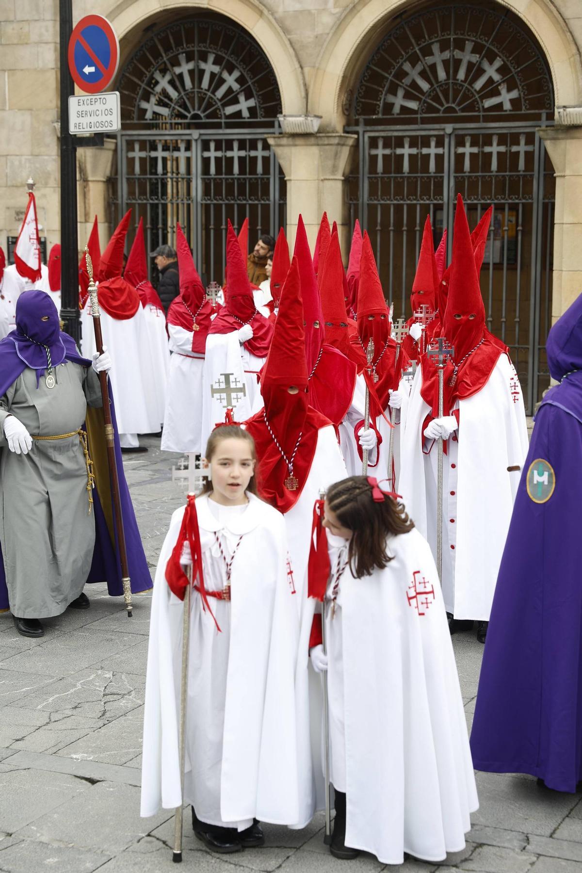 La procesión del Encuentro de Resurrección en Gijón, en imágenes
