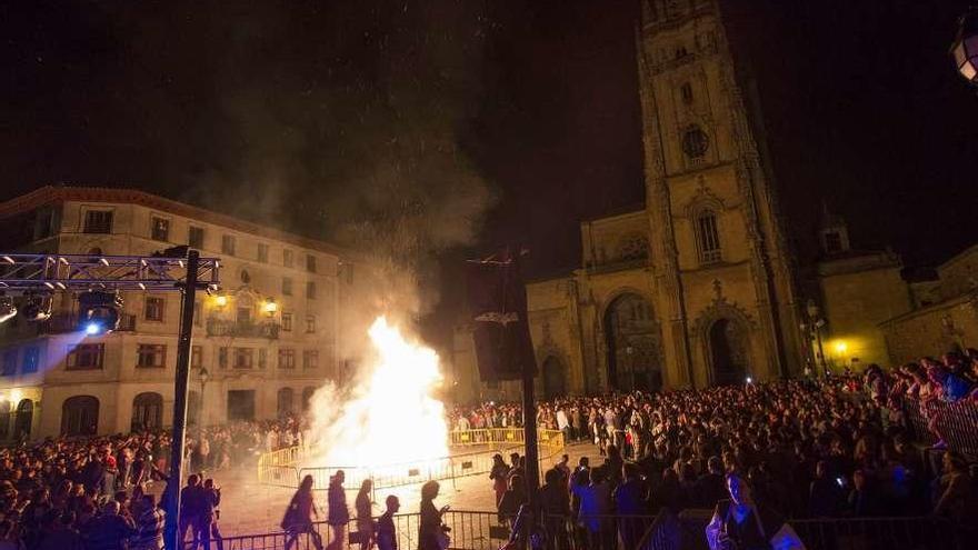 Una edición anterior de las celebraciones de San Juan en la plaza de la Catedral.