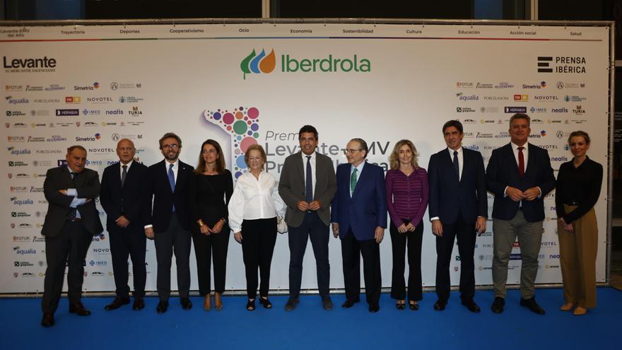 La política valenciana se reencuentra en la gala de los Premios Levante-EMV 2025