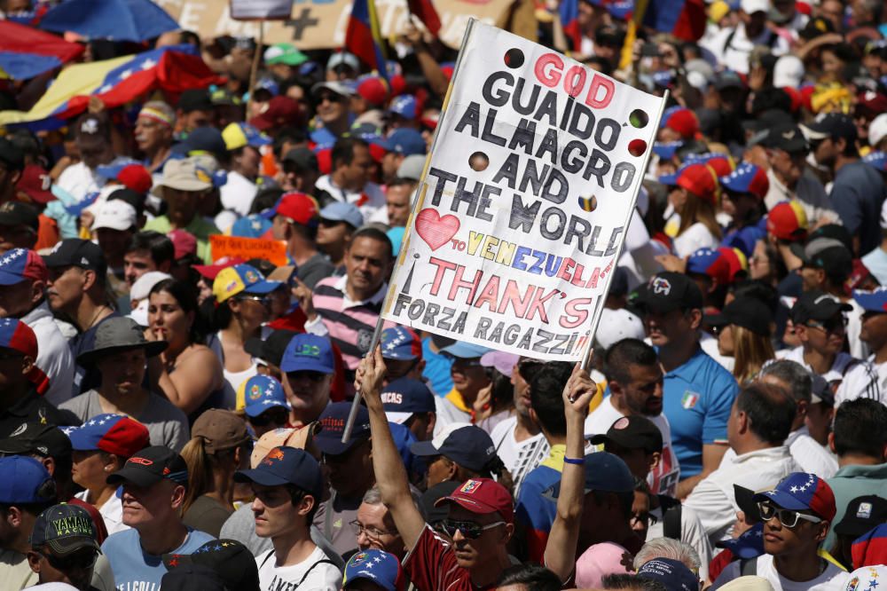 Miles de venezolanos salen a la calle para apoyar a Guaidó