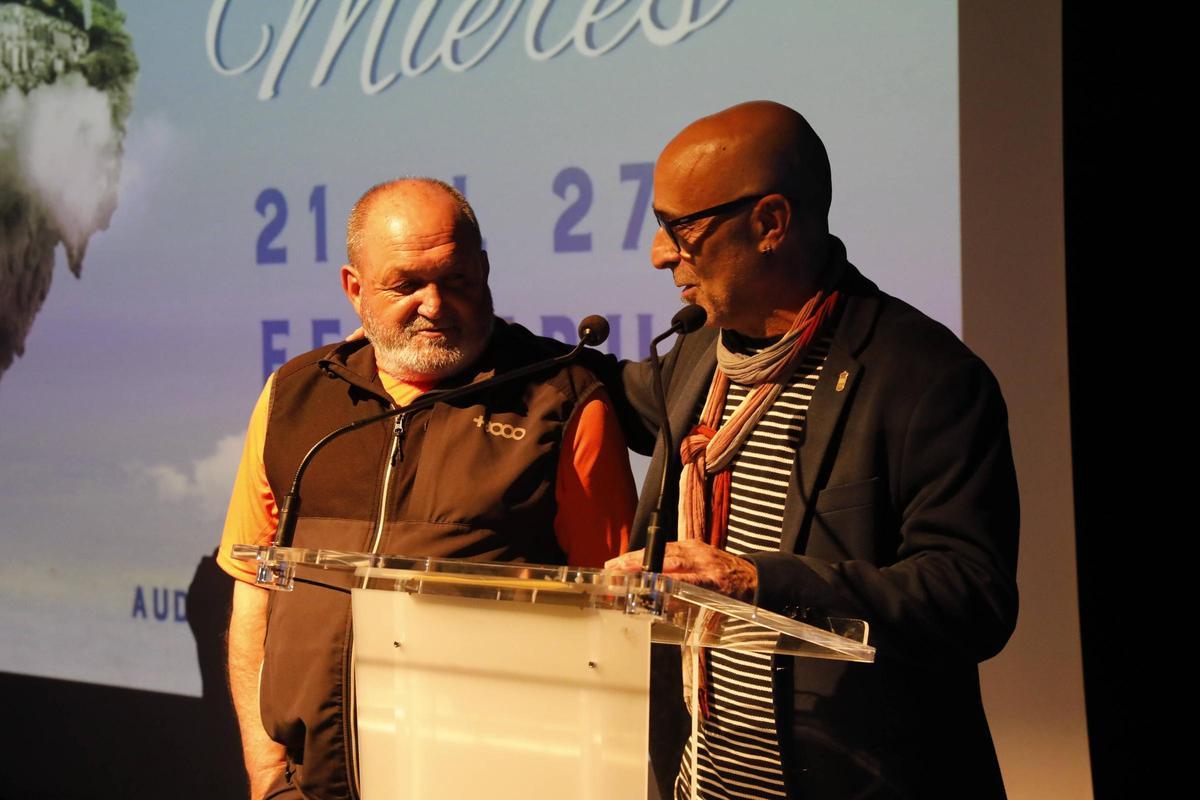 Juanito Oiarzabal con César Menéndez