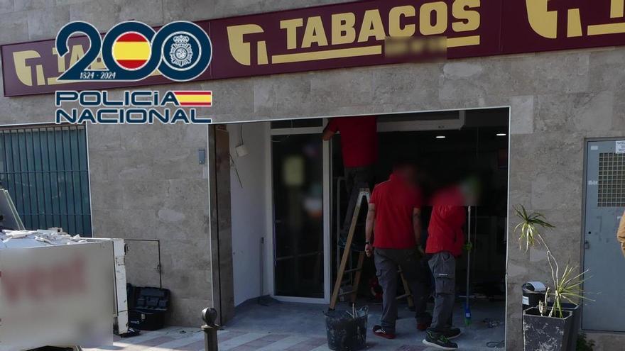Unos aluniceros revientan un estanco en Dénia, huyen en un coche robado, embisten al vehículo policial y encañonan a los agentes y se estrellan en Xeresa