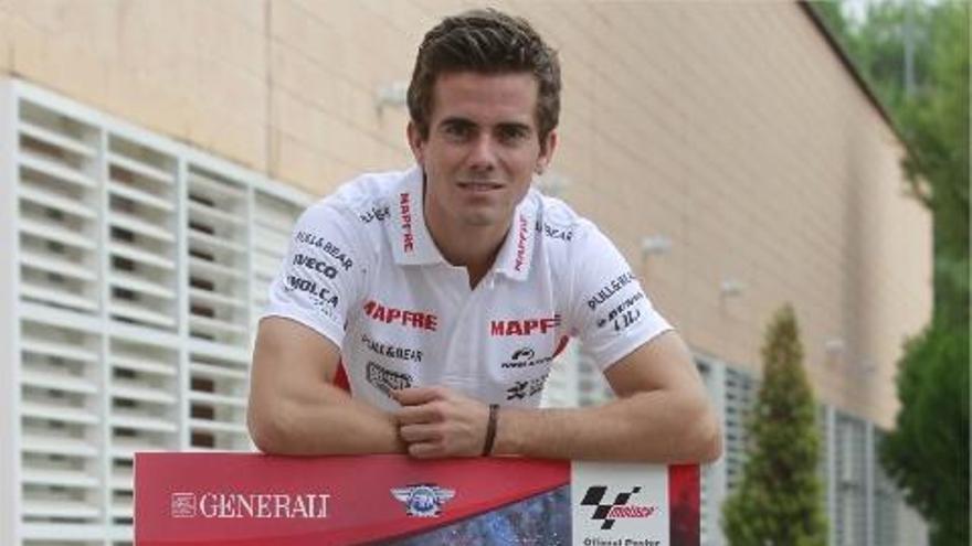 Nico Terol, con el cartel del GP de la Comunitat Valenciana. j. m. lópez/superdeporte
