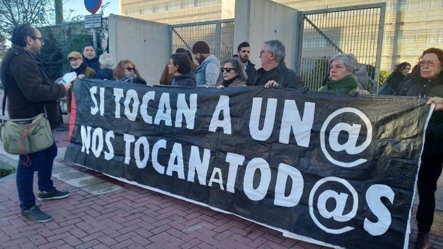 Pancarta de los colectivos que se movilizaron por el juicio. | L.O.
