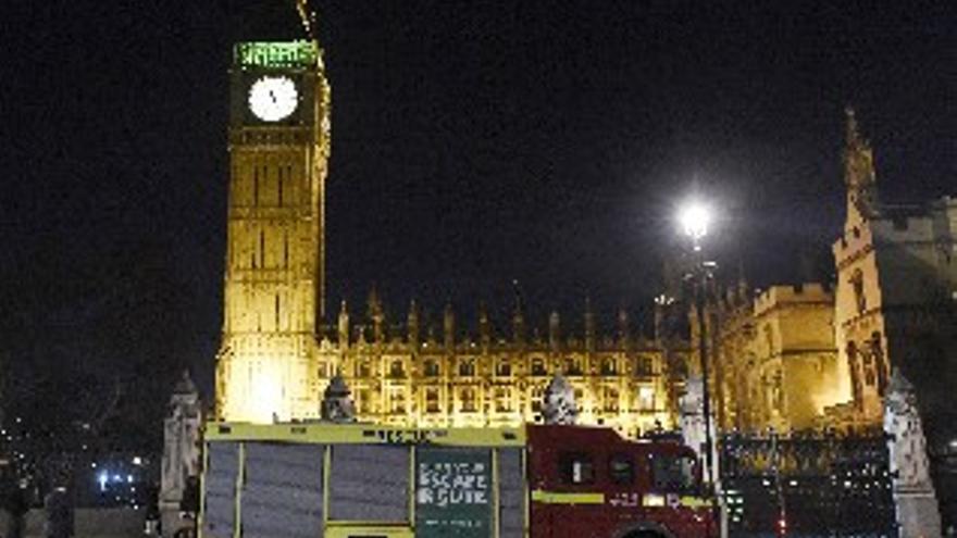 Un &#039;okupa&#039; en el tejado del Parlamento británico