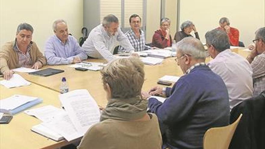 Los colectivos ciudadanos reclaman que paren la licitación y se negocie