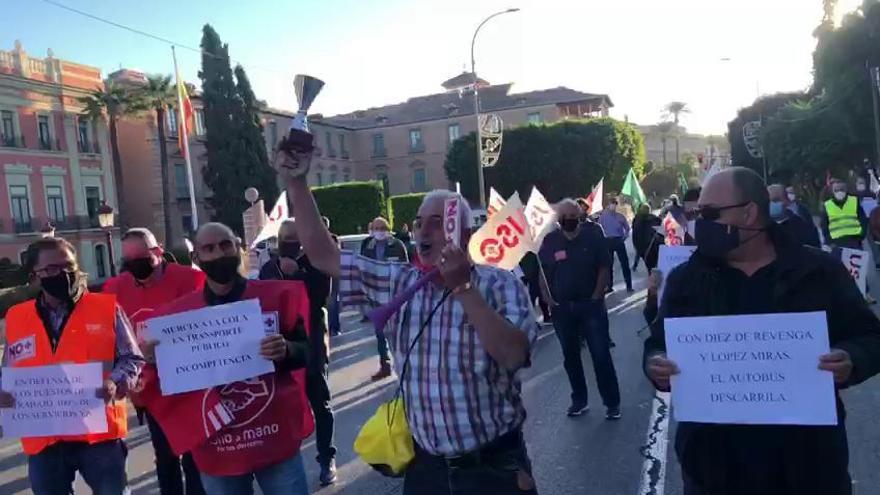 Comienza la huelga de Latbus: "Don Fernando, vete con Ayuso"