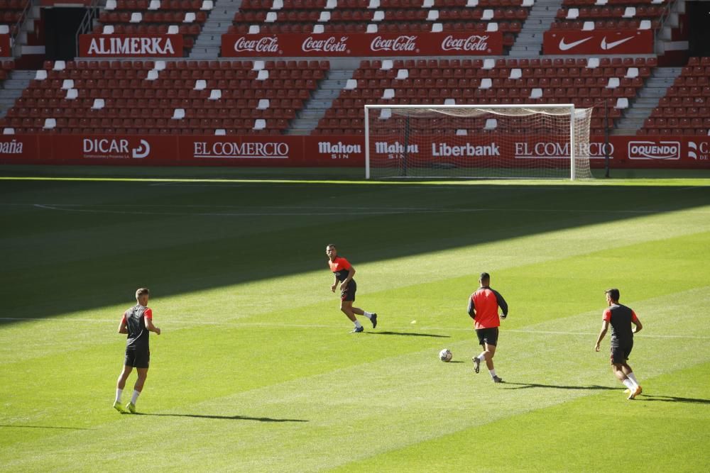 Entrenamiento del Sporting en El Molinón