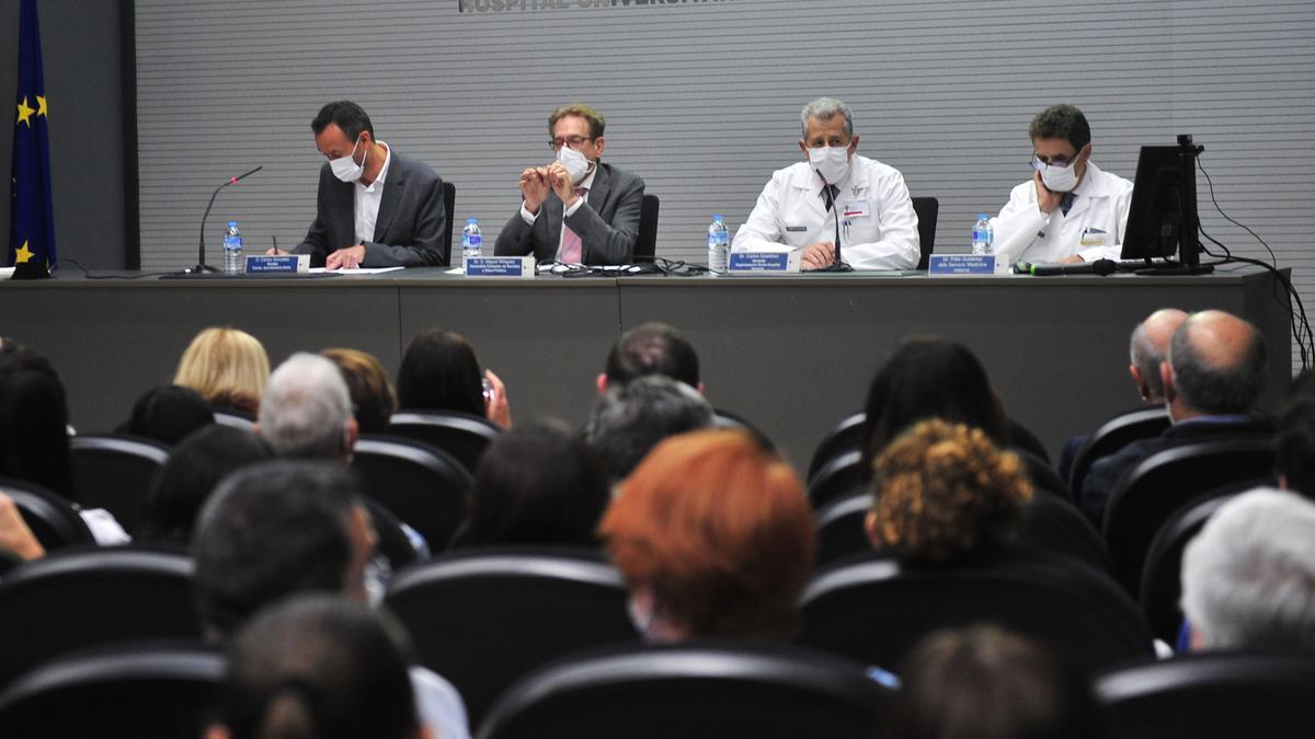 Un momento del acto por el 25 aniversario de la Unidad de Enfermedades Infecciosas del Hospital General de Elche, este viernes