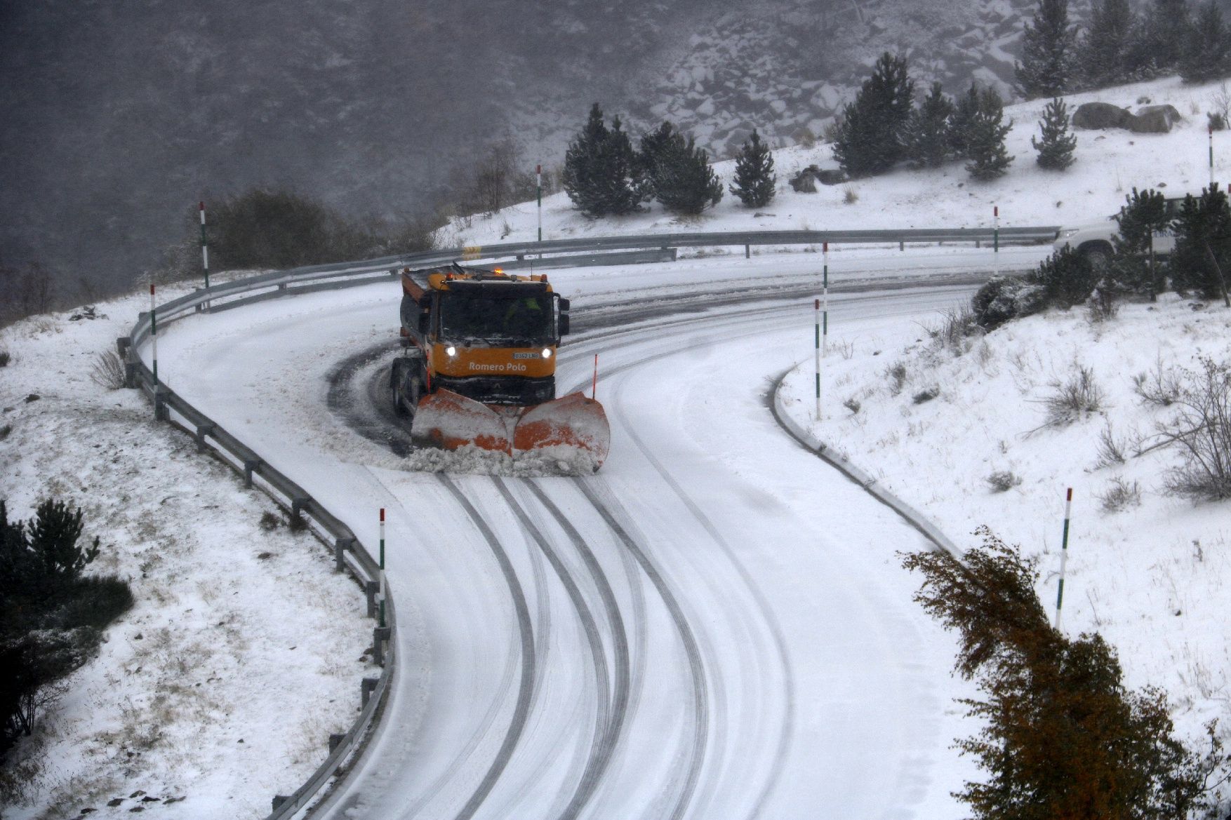 La neu obliga a circular amb cadenes pel port de la Bonaigua i el pla de Beret