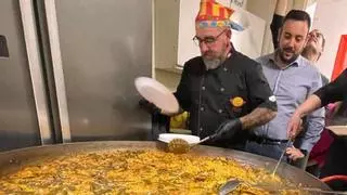 Dos alzireños cocinan paella en Suiza para ayudar a los afectados por la dana
