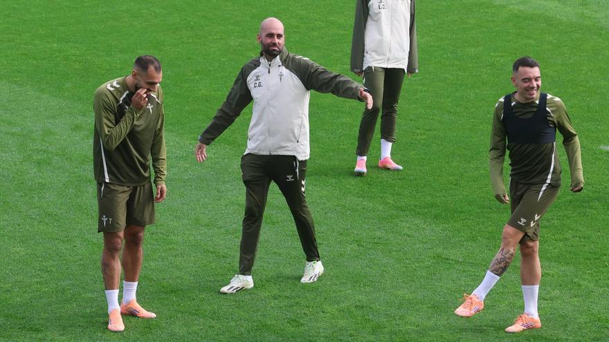 Giráldez, junto a Borja Iglesias y Iago Aspas