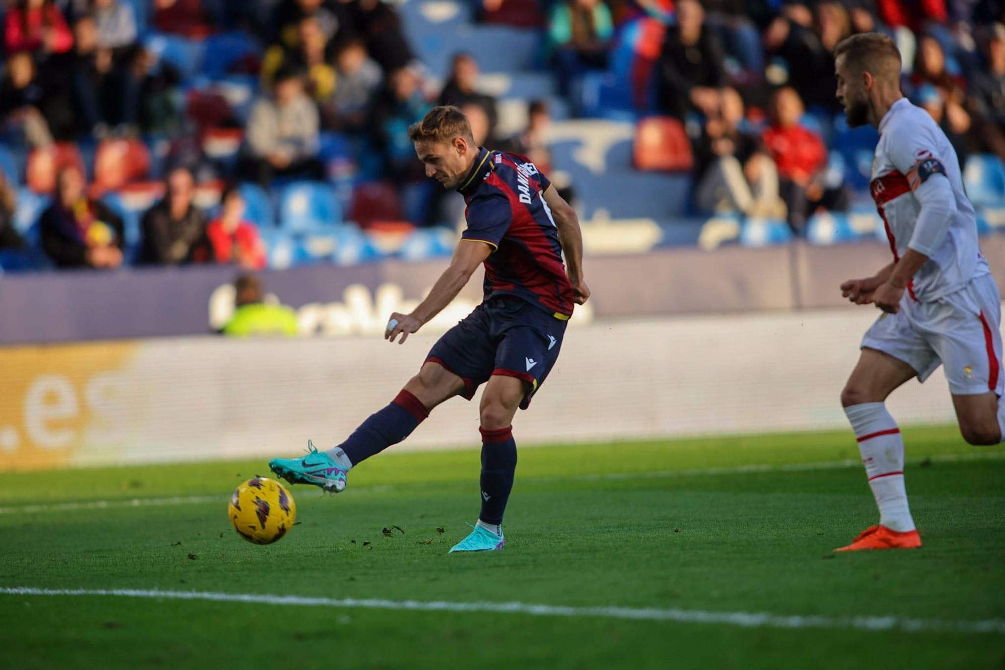 El Levante - Huesca, en imágenes