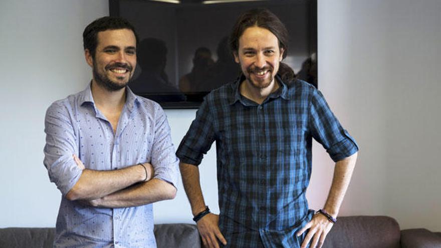 Alberto Garzón con Pablo Iglesias.