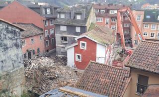 Vuelven a sus casas las familias menos afectadas por la explosión de gas de Mieres