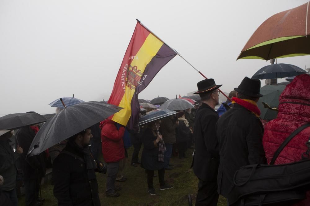 Homenaje en memoria de José Maldonado en el cementerio de La Espina, Salas