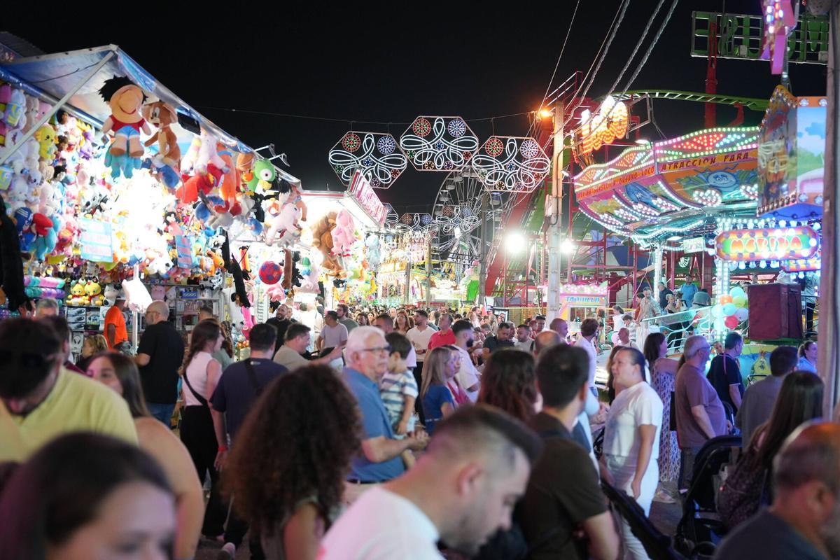 El ambiente del último viernes de la Feria de San Juan de Badajoz: encuéntrate en las fotos