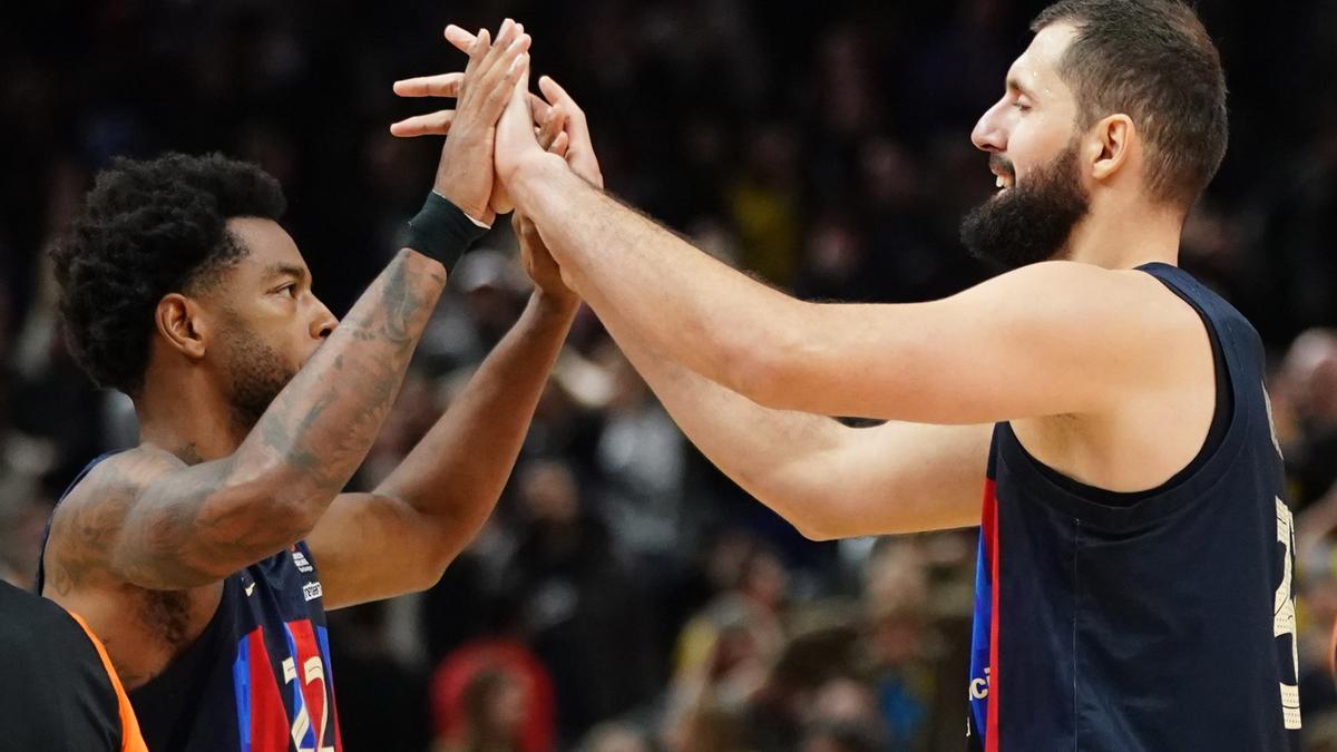 Mirotic celebra la victoria junto a Higgins