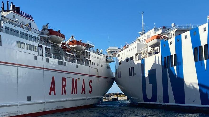 Choque de dos ferris en el puerto de Ibiza - Diario de Ibiza