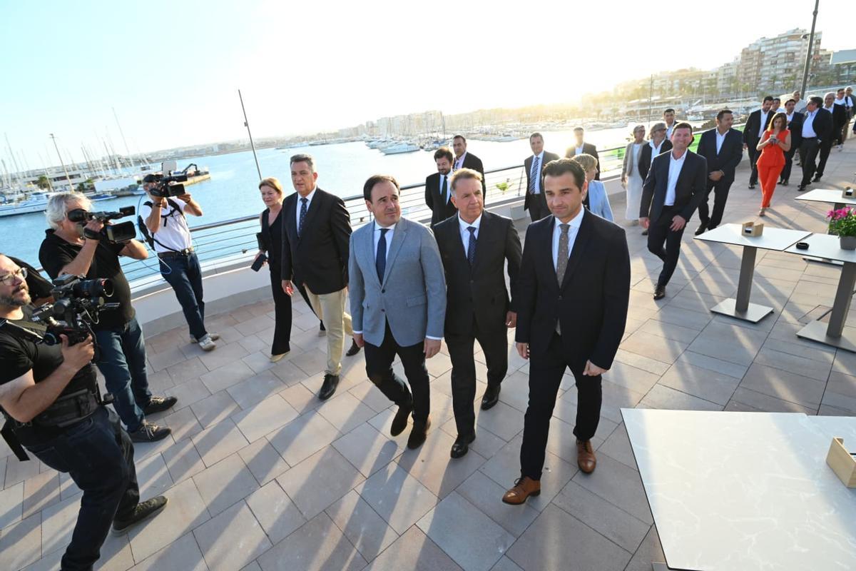 Torrevieja estrena el Paseo del Mar como nuevo espacio de ocio en el puerto